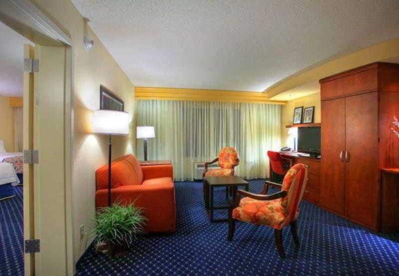 Courtyard Jacksonville Flagler Center Room photo